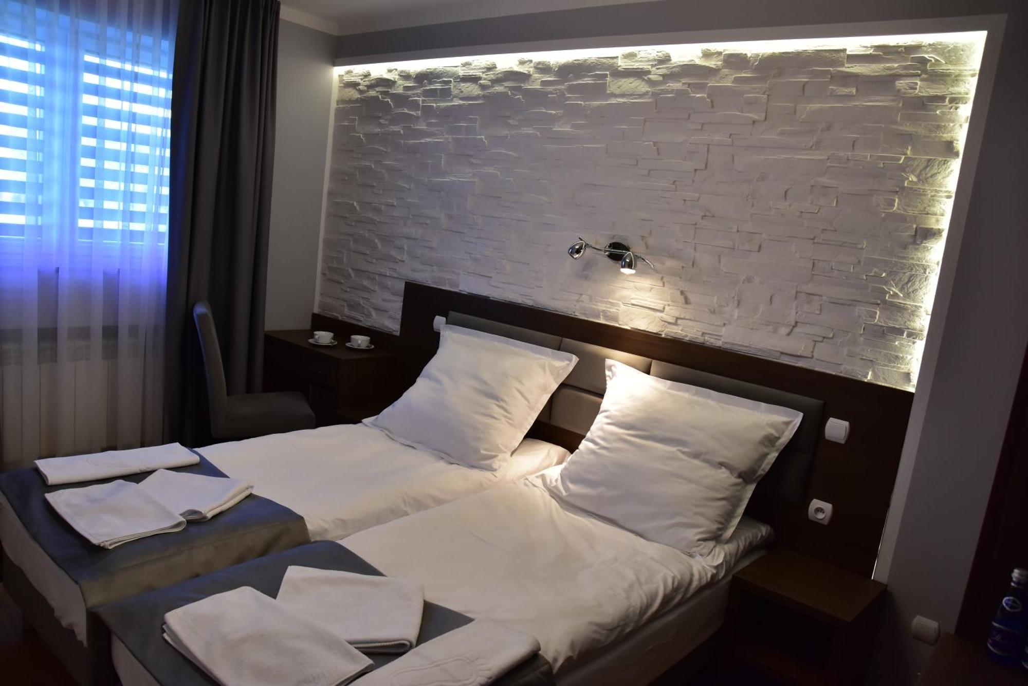 Pokoje Restauracja Lech Strzalkowo Esterno foto